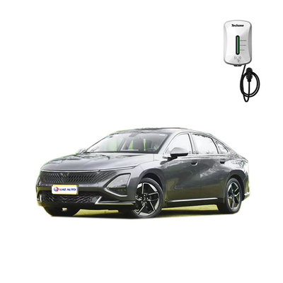 Vivi il lusso con la berlina ibrida Starlight 2024 di Wuling a 5 porte e 5 posti