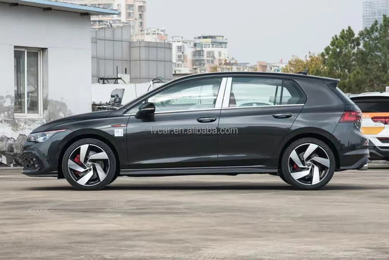 Efficienza e potenza combinate 2023 Volkswagen Golf GTI con coppia massima 350 Nm