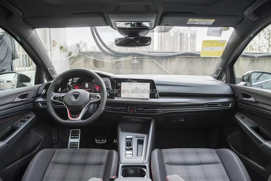 Efficienza e potenza combinate 2023 Volkswagen Golf GTI con coppia massima 350 Nm