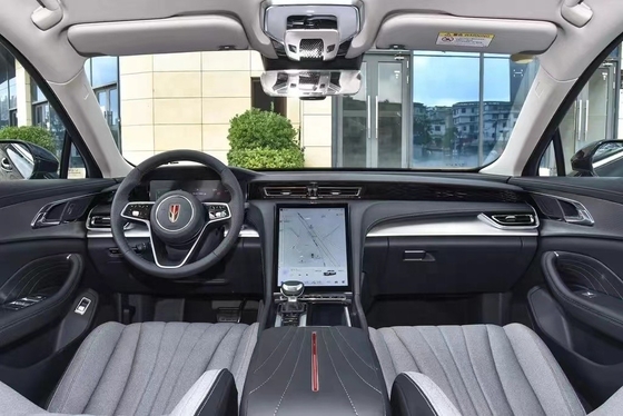Sedana cinese di medie e grandi dimensioni HongQi H5 con capacità motore da 4,1 a 6 litri e grande domanda