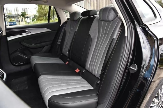 Sedana cinese di medie e grandi dimensioni HongQi H5 con capacità motore da 4,1 a 6 litri e grande domanda