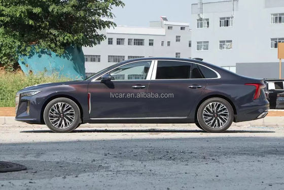 Sedana cinese di medie e grandi dimensioni HongQi H5 con capacità motore da 4,1 a 6 litri e grande domanda