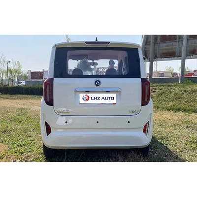Veicolo elettrico a quattro ruote a bassa velocità con volante sinistro e batteria agli ioni di litio