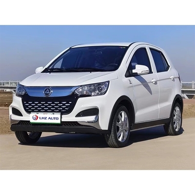 L'auto elettrica del 2024 in un veicolo a quattro ruote adulto a bassa velocità con 200 Km di autonomia