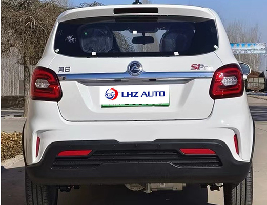 L'auto elettrica del 2024 in un veicolo a quattro ruote adulto a bassa velocità con 200 Km di autonomia