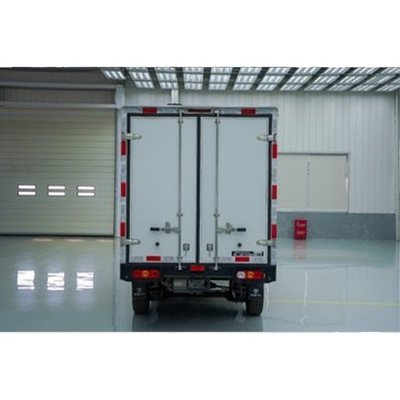 Camion elettrici a aspirazione naturale con 8 metri cubi e 230 km di autonomia elettrica pura