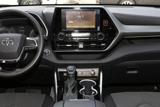 Tetto panoramico e comodità SUV Toyota Highlander del 2023