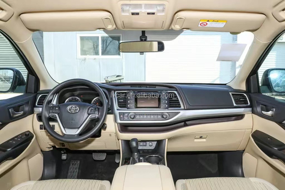Scopri il futuro della guida con il touch screen del 2023 Toyota Highlander