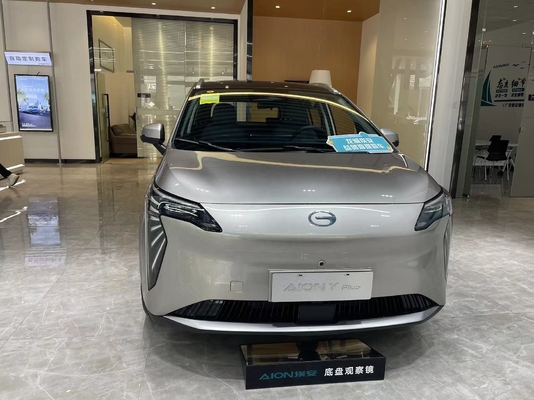 s 2023 AION Y Plus Energy SUV con 400-600 km di autonomia e sedili interni in colore scuro 5