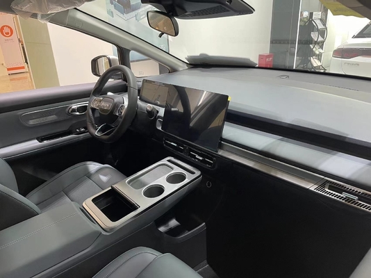 s 2023 AION Y Plus Energy SUV con 400-600 km di autonomia e sedili interni in colore scuro 5