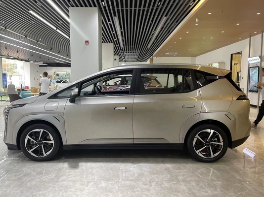 s 2023 AION Y Plus Energy SUV con 400-600 km di autonomia e sedili interni in colore scuro 5