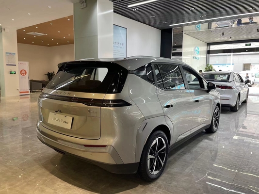 s 2023 AION Y Plus Energy SUV con 400-600 km di autonomia e sedili interni in colore scuro 5