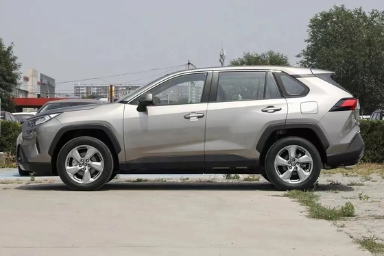 2023 Toyota RAV4 SUV efficienza del carburante e costo-efficacia per la guida urbana fuoristrada