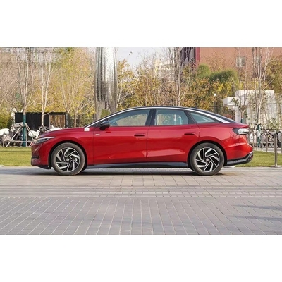 La berlina sportiva Volkswagen ID7 A 2024 con potenza massima di 150 kW e velocità massima di 155 km/h