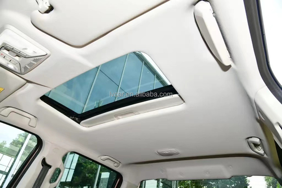 Pickup a 5 posti con trazione a quattro ruote e luce diurna a LED