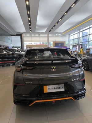 Changan UNI-T 1.5T SUV a 5 porte e 5 posti 4535*1870*1565 e basso costo totale di proprietà