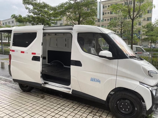 Feidi Q2V camion da carico bianco con sistema di sollevamento automatico e 250 km di autonomia
