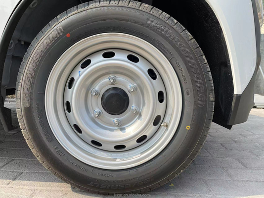 Feidi Q2V camion da carico bianco con sistema di sollevamento automatico e 250 km di autonomia