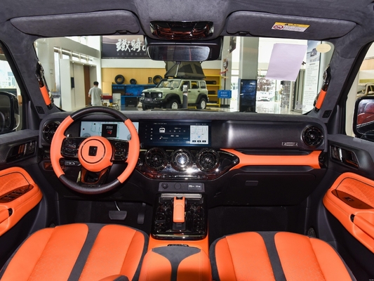 Il miglior veicolo fuoristrada del Tank 300 con touch screen e volante multifunzione.