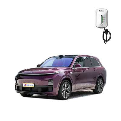 Comodo SUV ibrido plug-in automatico Li L8 con tetto panoramico e 6 posti.