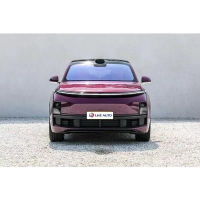 Comodo SUV ibrido plug-in automatico Li L8 con tetto panoramico e 6 posti.