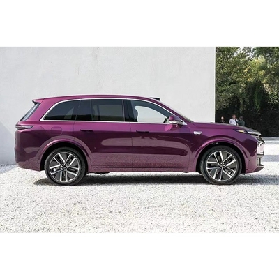 Comodo SUV ibrido plug-in automatico Li L8 con tetto panoramico e 6 posti.