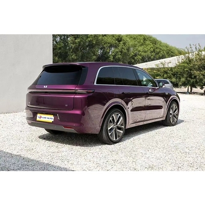 Comodo SUV ibrido plug-in automatico Li L8 con tetto panoramico e 6 posti.