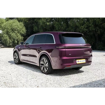 Comodo SUV ibrido plug-in automatico Li L8 con tetto panoramico e 6 posti.