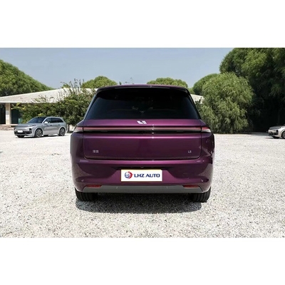 Comodo SUV ibrido plug-in automatico Li L8 con tetto panoramico e 6 posti.