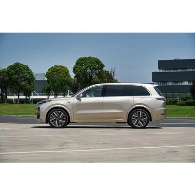 Li L9 L'auto cinese con lunga resistenza e ibrida plug-in a 6 posti ora in Russia
