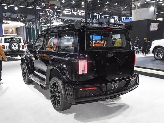 GMW Tank 300 2.0T Gran SUV fuoristrada con passo rotante di 2750 mm e potenza massima di 227 CV