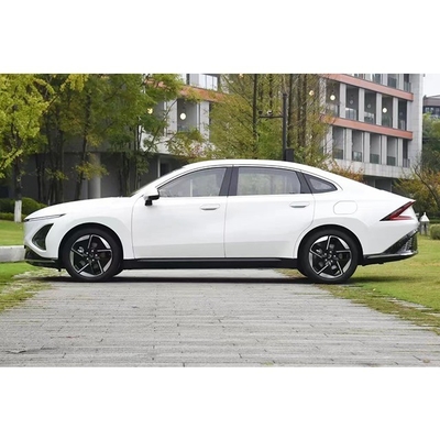 La berlina del 2024 della classe A di Wuling Motors con velocità massima di 145 km/h e lunga resistenza