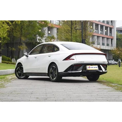 La berlina del 2024 della classe A di Wuling Motors con velocità massima di 145 km/h e lunga resistenza