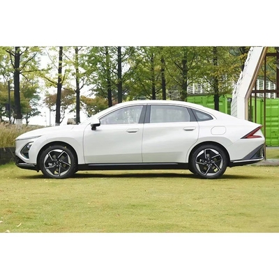 2024 Wuling Xingguang Hybrid Sedan Una classica 5 posti con tecnologia PHEV a lungo raggio
