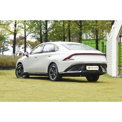 2024 Wuling Xingguang Hybrid Sedan Una classica 5 posti con tecnologia PHEV a lungo raggio