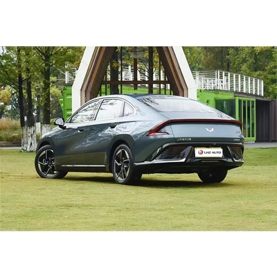 Veicolo a energia a lungo raggio a batteria al litio Wuling Starlight Hybrid Sedan Classe A 5 posti