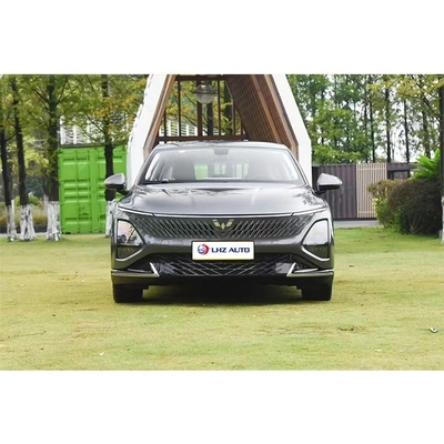 Vivi il lusso con la berlina ibrida Starlight 2024 di Wuling a 5 porte e 5 posti