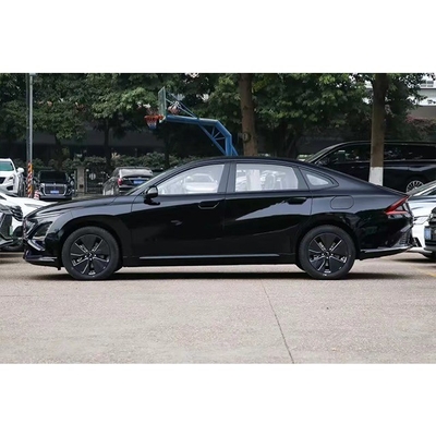 La Wuling Starlight Una berlina a cinque porte e cinque posti di classe A con una velocità massima di 145