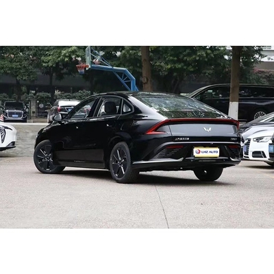 La Wuling Starlight Una berlina a cinque porte e cinque posti di classe A con una velocità massima di 145