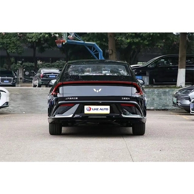 La Wuling Starlight Una berlina a cinque porte e cinque posti di classe A con una velocità massima di 145