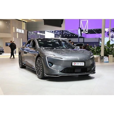 Avatr 12 2024, SUV elettrico di lusso e auto intelligente con 650 km di autonomia.