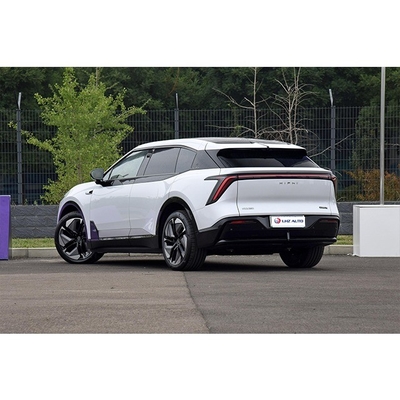 Scopri la potenza di Hiphi Y SUV 100% elettrico con 650km di autonomia e 7,1s di accelerazione