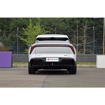 Scopri la potenza di Hiphi Y SUV 100% elettrico con 650km di autonomia e 7,1s di accelerazione