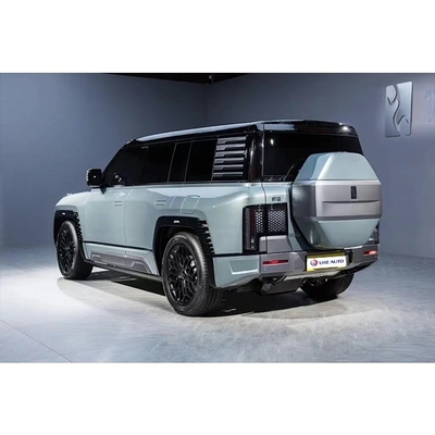 2023 BYD Yangwang U8 SUV elettrico con 7 posti e 4 motori di lusso