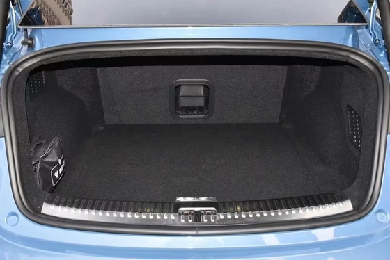 Nezha S Il veicolo elettrico 2024 con sistema di intrattenimento auto e caratteristiche avanzate