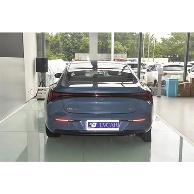 Nezha S Il veicolo elettrico 2024 con sistema di intrattenimento auto e caratteristiche avanzate