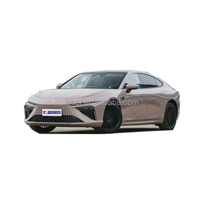 La rivoluzionaria auto energetica di Nezha S con un' autonomia di 1.160 chilometri e controllo di velocità ACC.