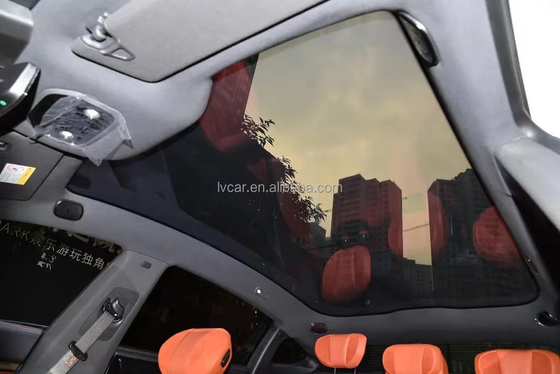 La rivoluzionaria auto energetica di Nezha S con un' autonomia di 1.160 chilometri e controllo di velocità ACC.
