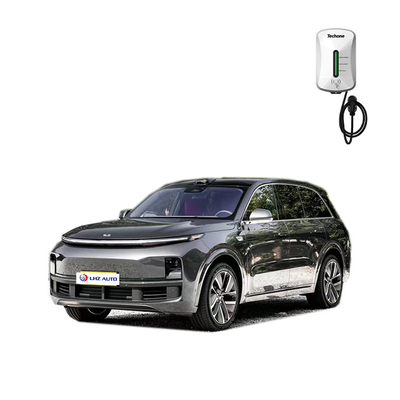 Silver Li Xiang L8 MAX Electric EV Car Ruota multifunzione tetto solare panoramico