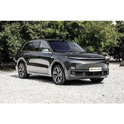 Silver Li Xiang L8 MAX Electric EV Car Ruota multifunzione tetto solare panoramico